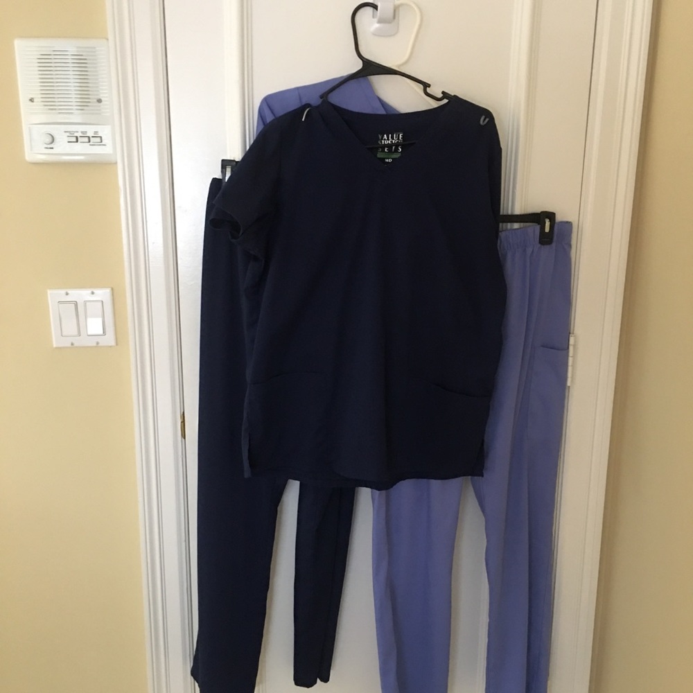 Scrubs - Picture 2 of 2